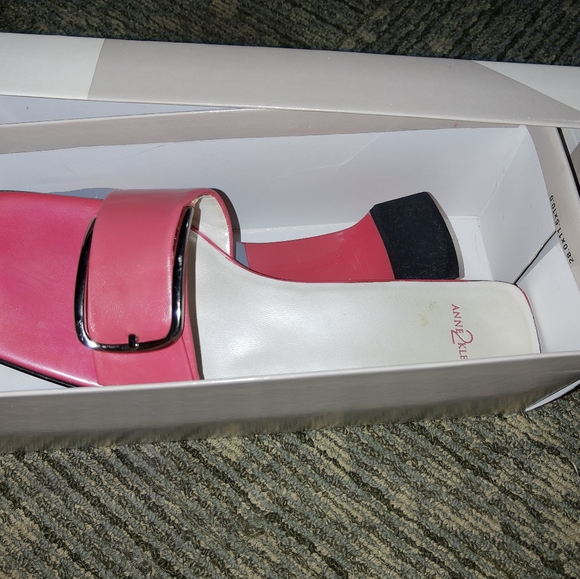 Pink rose Anne Klein sandal - Picture 2 of 5